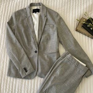 Banana Republic women’s suit size 6 blazer size 4 pants